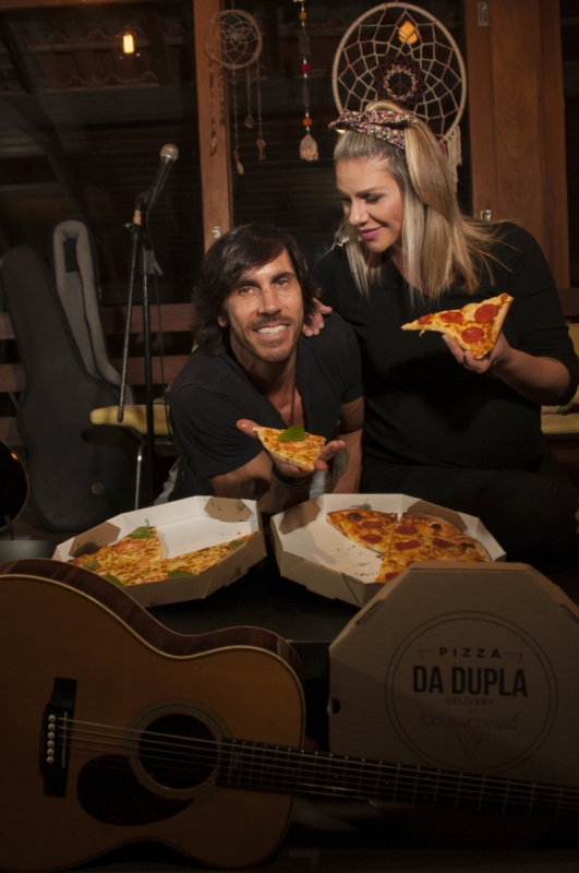A Pizza da Dupla é entregue em todas as zonas da cidade Foto: CLAUSEVANESSA/DIVULGAÇÃO/JC