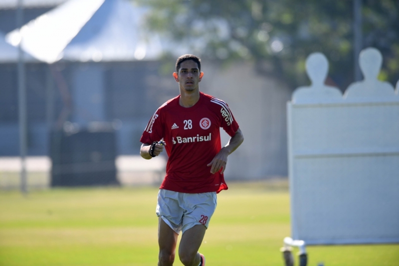 Jogador de 18 anos teve valorização salarial e ampliação de contrato