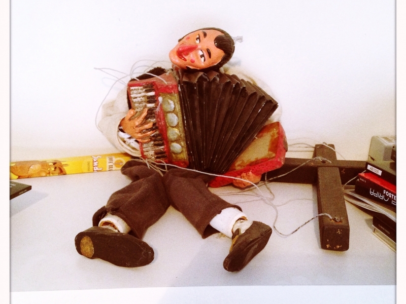 Eneida Serrano clicou boneco de marionete que representa o artista