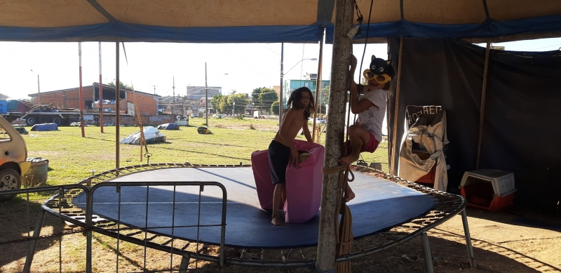 Regina e Gabriel, o palha&ccedil;o Pa&ccedil;oquinha, fazem parte da s&eacute;tima gera&ccedil;&atilde;o da fam&iacute;lia  Foto: Luka Pumes/Especial/JC