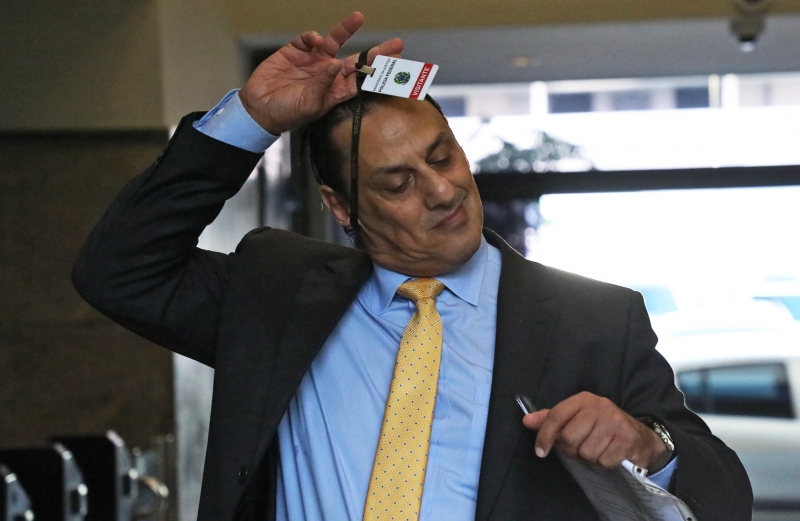 Advogado é investigado pela PF por suposto envolvimento em um esquema de venda de joias presenteadas ao governo brasileiro