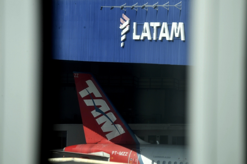 A Latam anunciou a demissão de "no mínimo" 2,7 mil pilotos, copilotos e comissários