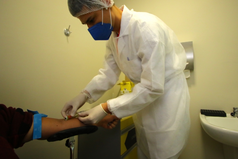 Resultados estarão disponíveis entre 24 e 48 horas após a coleta