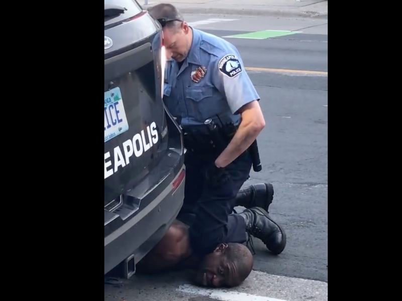 Chauvin usou o joelho para sufocar George Floyd por cerca de nove minutos em maio