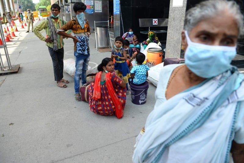 Crianças e adultos com sintomas graves podem receber até cinco doses do medicamento