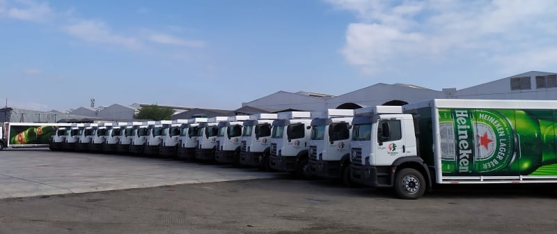 Cervejeira utiliza veículos da marca no fornecimento de bebidas a vários estados locais