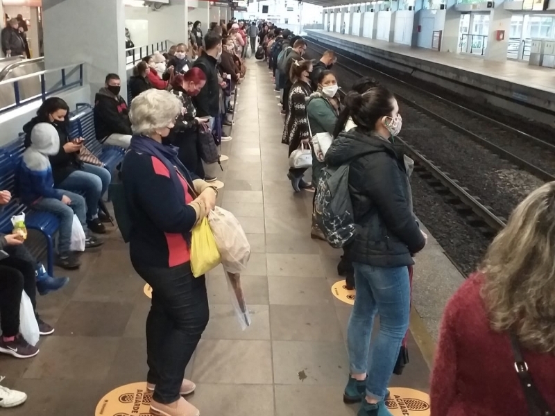 Sindimetrô alega que os funcionários estão expostos a aglomerações de pessoas que utilizam trens