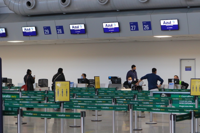 Empresas Azul, Gol e Latam estão reativando conexões aéreas à medida em que aumenta a demanda