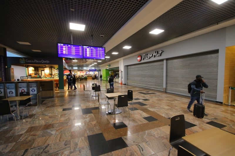 Dois terços das operações comerciais, entre elas a Pizza Hut, estão fechadas no aeroporto 