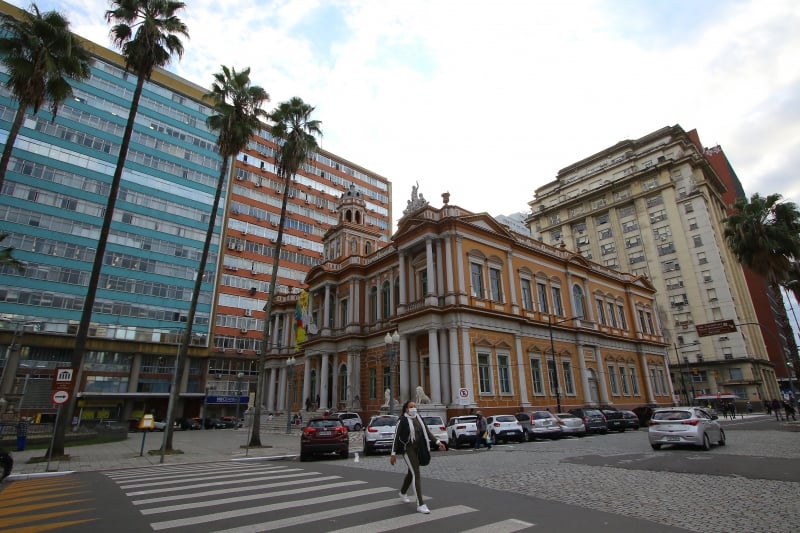 Prédios da administração pública podem receber uma pessoa para cada quatro metros quadrados de área útil
