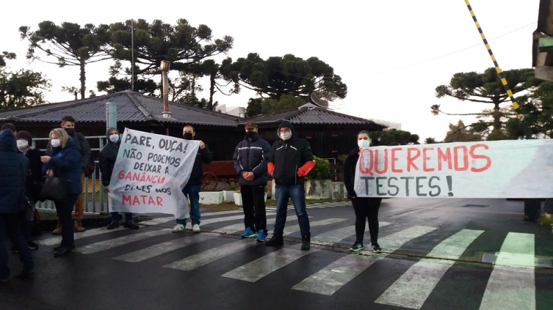 Sindicalistas se concentraram em frente á sede do grupo no bairro Interlagos