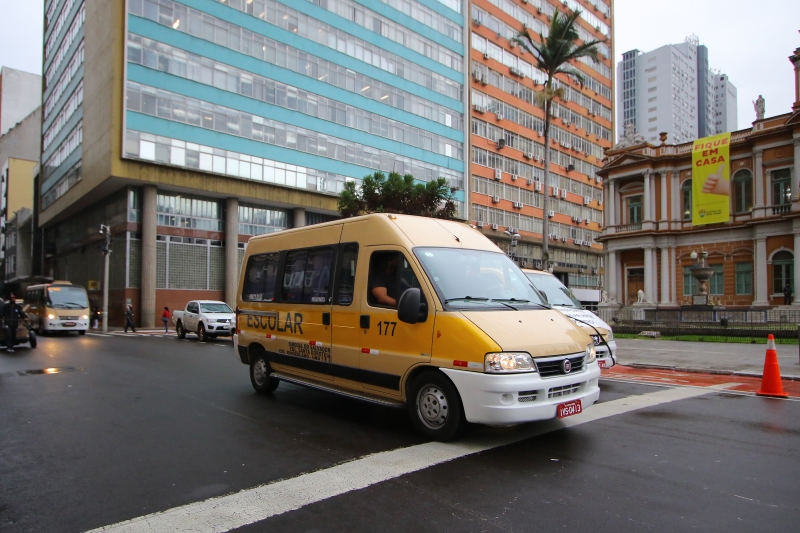 Operadores transportavam 12 mil crianças antes de a pandemia fechar escolas em Porto alegre