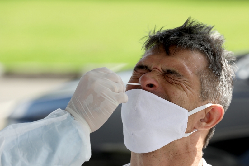 Expansão de testes RT-PCR cresceu desde junho, mas muitos sintomáticos não fazem exames