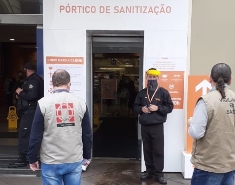 Cabines de desinfecção humana, que chegaram a ser utilizadas em shoppings da Capital, foram alvo de ação da Vigilância Sanitária na última semana