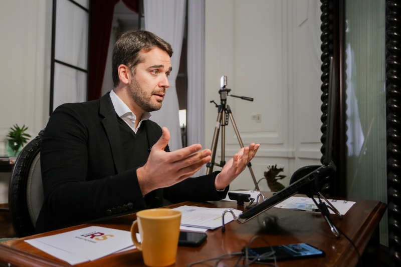 Governador Eduardo Leite não acatou argumentos feitos pelos prefeitos contrários à mudança