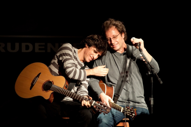 Irmãos formam uma das parcerias mais longevas da música brasileira