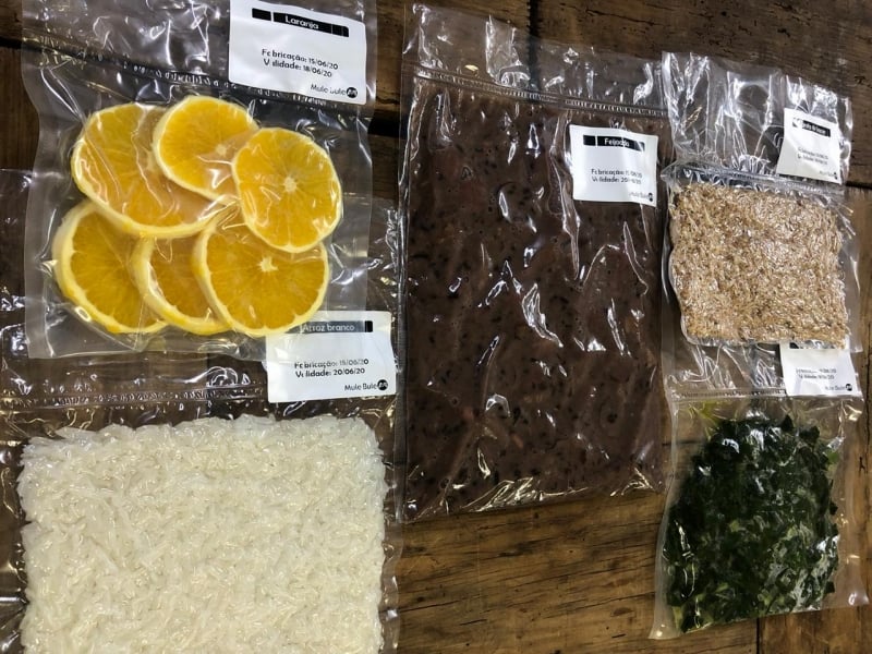 O Mule Bule envia os alimentos para a feijoada embalados &agrave; v&aacute;cuo  Foto: MULEBULE/DIVULGA&Ccedil;&Atilde;O/JC