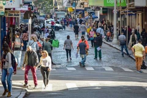 Cerca de 13 milhões de brasileiros retornaram ao trabalho desde maio, diz IBGE