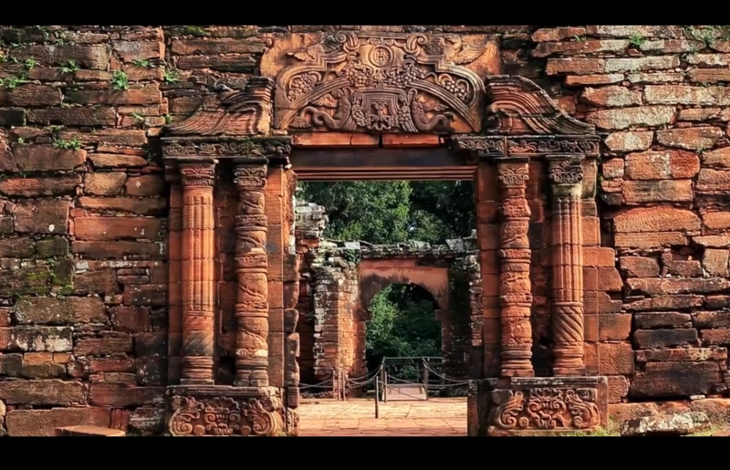 Ruínas de missões como a de San Ignacio Miní, na Argentina, tornaram-se pontos turísticos