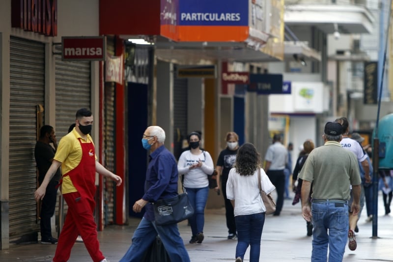 Atendendo às determinações da Prefeitura, lojas fecharam na quarta-feira