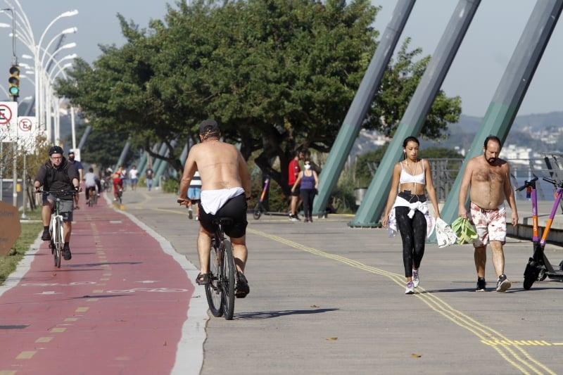 {'nm_midia_inter_thumb1':'https://www.jornaldocomercio.com/_midias/jpg/2020/06/24/206x137/1_lp_240620___orla__14_-9082935.jpg', 'id_midia_tipo':'2', 'id_tetag_galer':'', 'id_midia':'5ef37541cc72b', 'cd_midia':9082935, 'ds_midia_link': 'https://www.jornaldocomercio.com/_midias/jpg/2020/06/24/lp_240620___orla__14_-9082935.jpg', 'ds_midia': 'Fotos do movimento na orla durante pandemia', 'ds_midia_credi': 'LUIZA PRADO/JC', 'ds_midia_titlo': 'Fotos do movimento na orla durante pandemia', 'cd_tetag': '1', 'cd_midia_w': '800', 'cd_midia_h': '533', 'align': 'Left'}