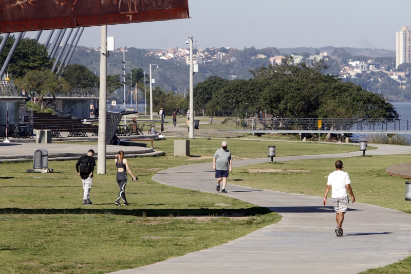 Geral Frio Reduz Fluxo Na Orla Do Guaiba E Contribui Para O Distanciamento Social No Fim De Semana