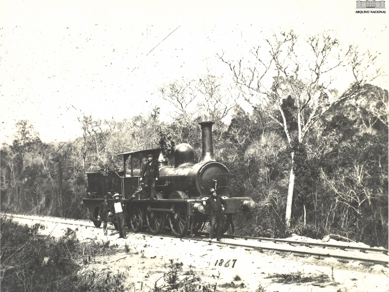 Primeiras estradas de ferro no Brasil tiveram investimentos ingleses, como a Príncipe do Grão-Pará, na Serra do Rio de Janeiro (foto de sua construção no ano de 1867 )
