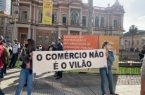 Protestos em Porto Alegre pedem reabertura do com�rcio e de academias