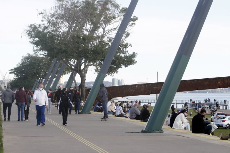 Restri&ccedil;&otilde;es a espa&ccedil;os como a orla do Gua&iacute;ba tinham sido impostas h&aacute; cerca de dois meses