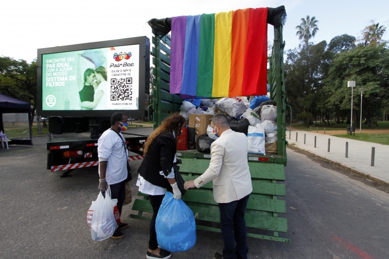 Arrecadação das doações pela Parada LGBTI teve drive-thru no Parque da Redenção