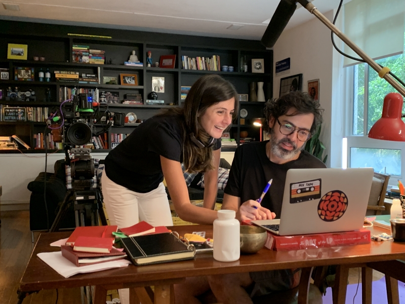 Joana Jabace (diretora) e Bruno Mazzeo (ator) produziram de casa 'Diário de um confinado'
