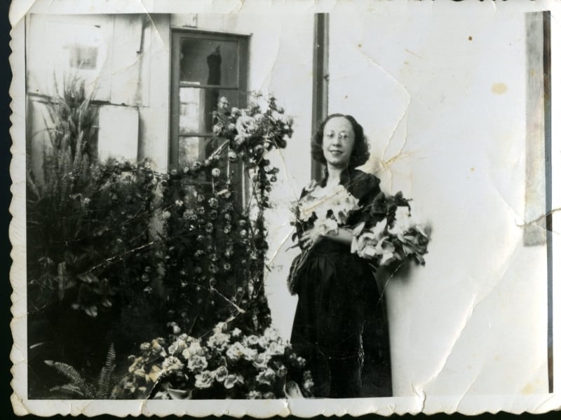 Lila Ripoll nos anos 1950, em sua casa na rua Olavo Bilac, em Porto Alegre