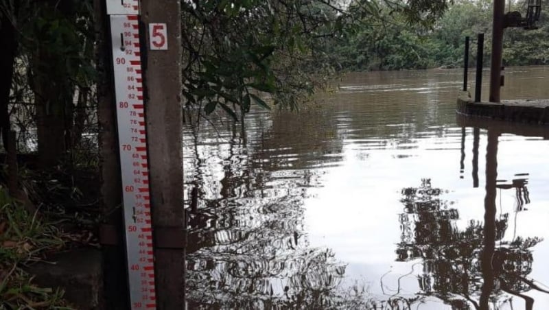 O Rio dos Sinos chegava à marca de 4,22m nesta segunda-feira, acima do nível de normalidade