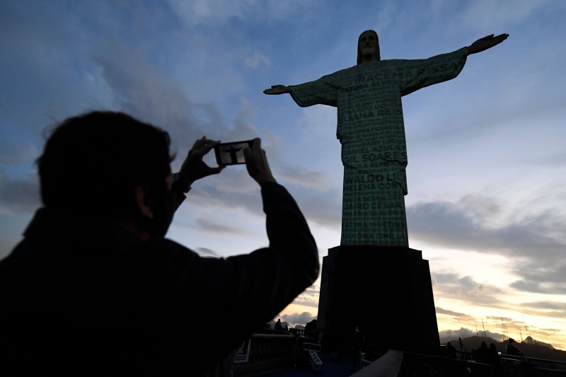 A estátua do Cristo Redentor, no Rio de Janeiro, entrou na campanha eleitoral dos EUA. E foi pelas mãos do próprio presidente Donald Trump, que prometeu defendê-la dos 