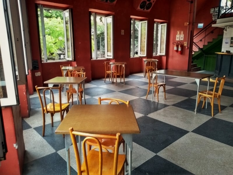 Após dois meses fechado, local segue em operação por meio do restaurante