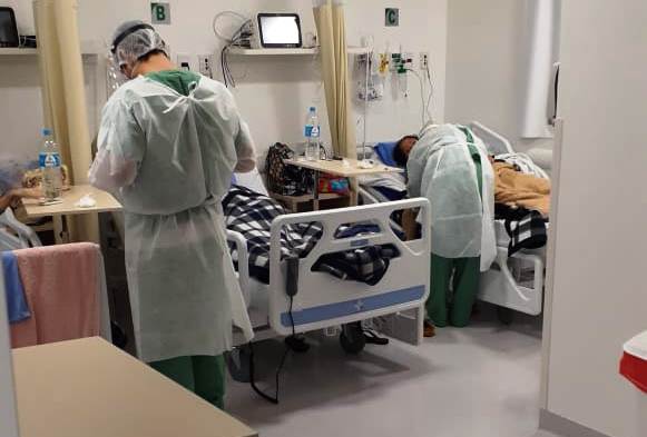 Unidade que fica ao lado de hospital funciona como retaguarda para casos menos graves