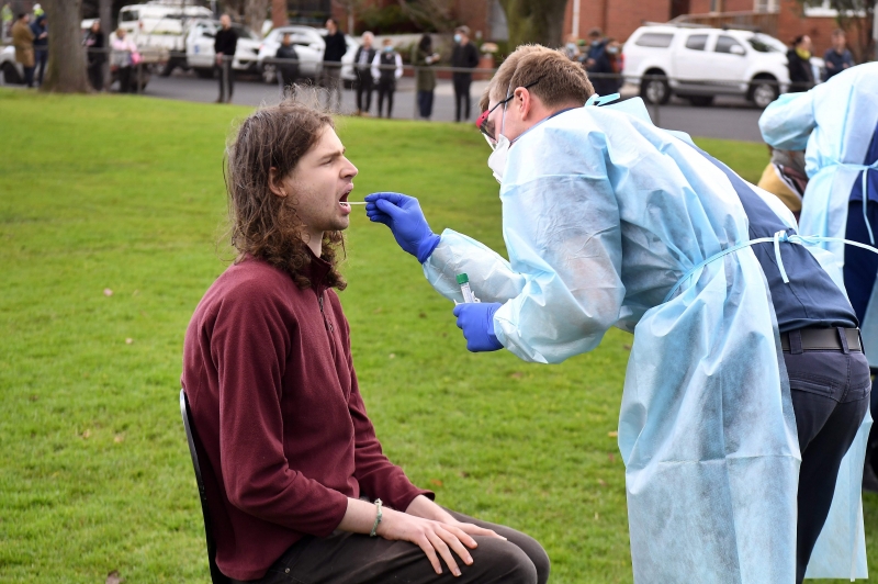 Na semana passada, Melbourne realizou testes em milhares de pessoas para detectar portadores do vírus
