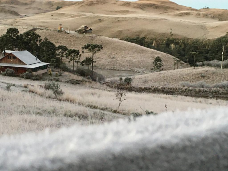 Em São José dos Ausentes, termômetro marcou -5,3°C nesta madrugada, com formação de geada