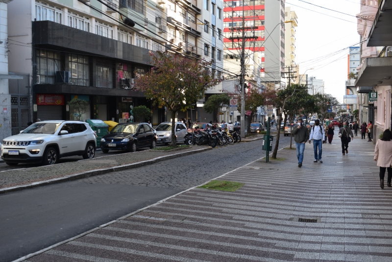 Ainda em bandeira vermelha, municípios flexibilizam atividades e serviços comerciais na região
