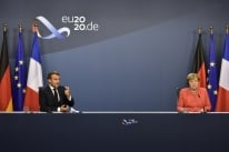 Líderes da União Europeia acertam plano de recuperação de 1,8 trilhão de euros