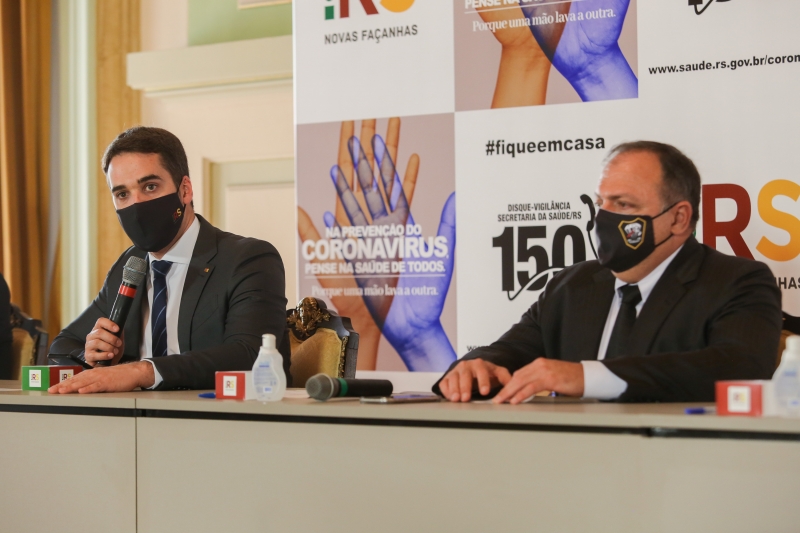 Após reunião entre o Leite (E) e Pazuello (D), foi confirmado envio de 100 respiradores ao Estado