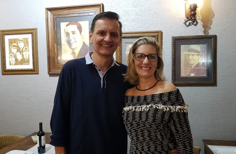 Verardi e Claudia Horbe estiveram na Gardel Parrilla e Pasta, em Rivera, onde foram recebidos por Ernesto Pereira  