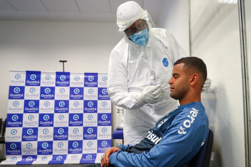 {'nm_midia_inter_thumb1':'https://www.jornaldocomercio.com/_midias/jpg/2020/07/21/206x137/1_lg_noticias_gra_mio_tem_80_resultados_negativos_nos_testes_pcr_para_volta_do_gaucha_o_26515-9099066.jpg', 'id_midia_tipo':'2', 'id_tetag_galer':'', 'id_midia':'5f16f9b185145', 'cd_midia':9099066, 'ds_midia_link': 'https://www.jornaldocomercio.com/_midias/jpg/2020/07/21/lg_noticias_gra_mio_tem_80_resultados_negativos_nos_testes_pcr_para_volta_do_gaucha_o_26515-9099066.jpg', 'ds_midia': 'Grêmio realizou testagem do elenco antes do Grenal 425.', 'ds_midia_credi': 'Lucas Uebel/Grêmio FBPA/JC', 'ds_midia_titlo': 'Grêmio realizou testagem do elenco antes do Grenal 425.', 'cd_tetag': '1', 'cd_midia_w': '800', 'cd_midia_h': '533', 'align': 'Left'}