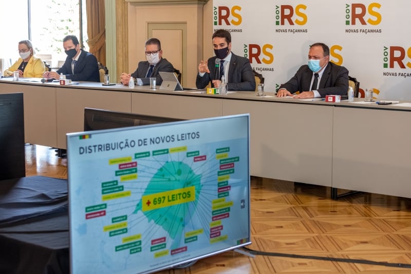 Ministro interino da Saúde esteve no Palácio Piratini para uma reunião técnica com Leite