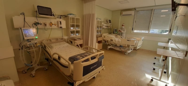 {'nm_midia_inter_thumb1':'https://www.jornaldocomercio.com/_midias/jpg/2020/07/21/206x137/1_pandemia_leitos_uti_santa_casa_jornal_do_comercio-9099737.jpeg', 'id_midia_tipo':'2', 'id_tetag_galer':'', 'id_midia':'5f1759a46a9c5', 'cd_midia':9099737, 'ds_midia_link': 'https://www.jornaldocomercio.com/_midias/jpg/2020/07/21/pandemia_leitos_uti_santa_casa_jornal_do_comercio-9099737.jpeg', 'ds_midia': 'Pandemia - leitos para tratar pacientes com o novo coronavírus - Complexo Santa Casa - 17 leitos em nova área de UTI.  ', 'ds_midia_credi': 'NICOLE ROSA DA SILVA/SANTA CASA/DIVULGAÇÃO/JC', 'ds_midia_titlo': 'Pandemia - leitos para tratar pacientes com o novo coronavírus - Complexo Santa Casa - 17 leitos em nova área de UTI.  ', 'cd_tetag': '1', 'cd_midia_w': '800', 'cd_midia_h': '368', 'align': 'Left'}