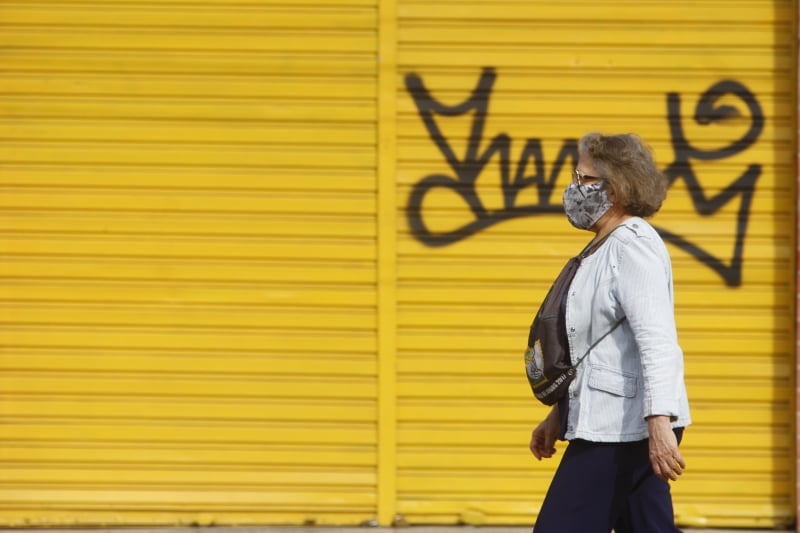 Prefeitura diz que medida foi tomada para evitar mais restrições da atividade econômica