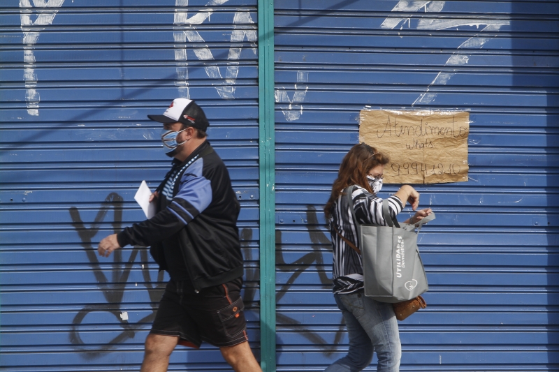 O número de casos cresceu 130% nos últimos 30 dias; já os óbitos quase triplicaram em um mês   
