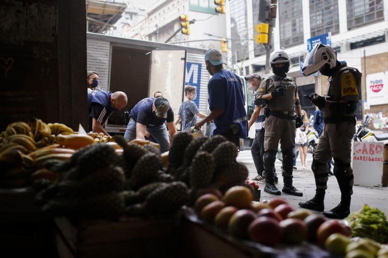 Foram apreendidos cerca de sete mil produtos falsificados e sem procedência