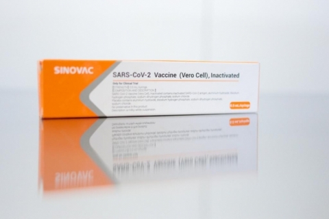 Coronavac é segura e oferece resposta imune em 97% dos casos, diz revista Lancet
