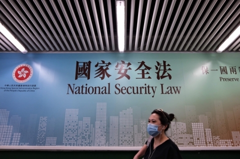 Hong Kong vai afrouxar regras de distanciamento social